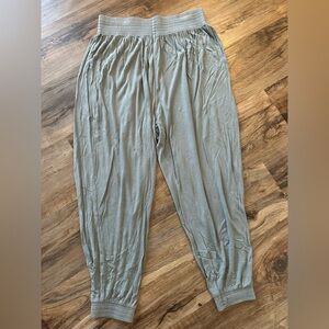 H&M Gray “Basic” Pants ✨
